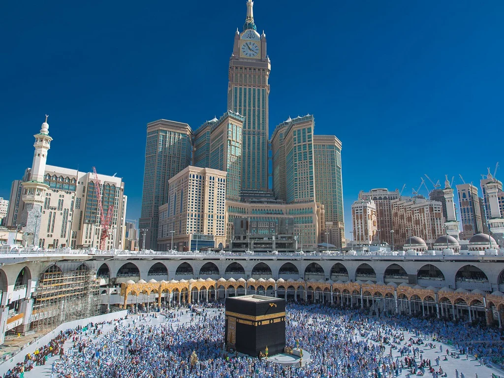 Jamaah di Masjidil Haram, ilustrasi perjalanan Umroh dan Haji